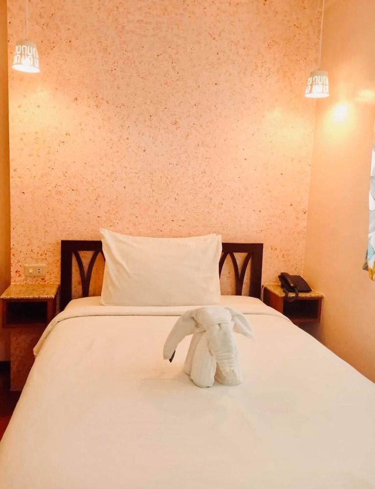 Tinhat Halal حلال Certified Boutique Hotel And Restaurant Davao Exterior photo