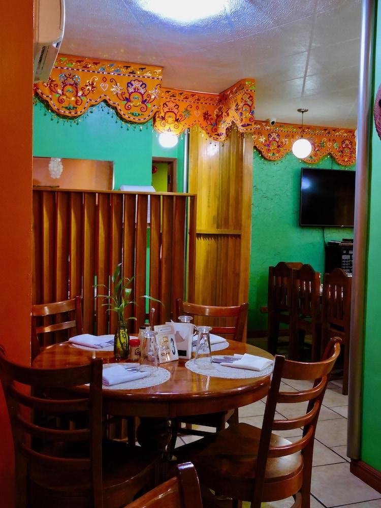 Tinhat Halal حلال Certified Boutique Hotel And Restaurant Davao Exterior photo