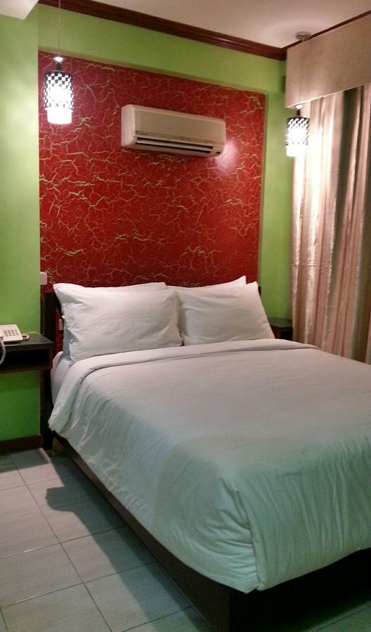 Tinhat Halal حلال Certified Boutique Hotel And Restaurant Davao Exterior photo
