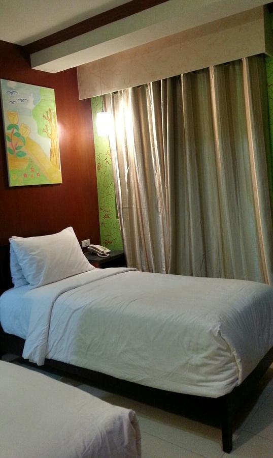 Tinhat Halal حلال Certified Boutique Hotel And Restaurant Davao Exterior photo