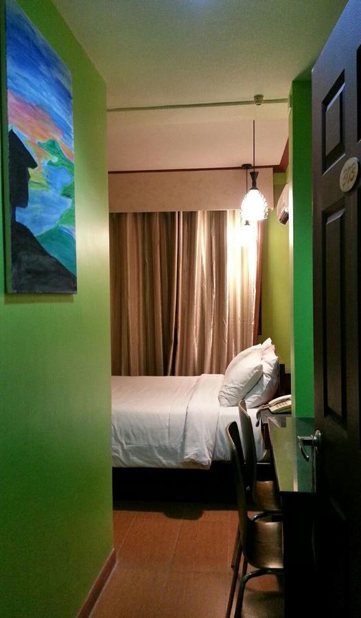 Tinhat Halal حلال Certified Boutique Hotel And Restaurant Davao Exterior photo